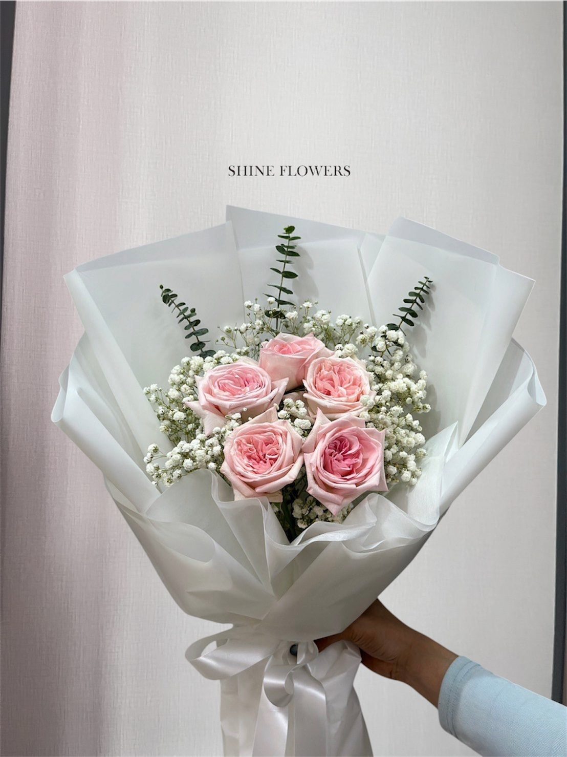 Mini 5 Roses with Baby’s Breath