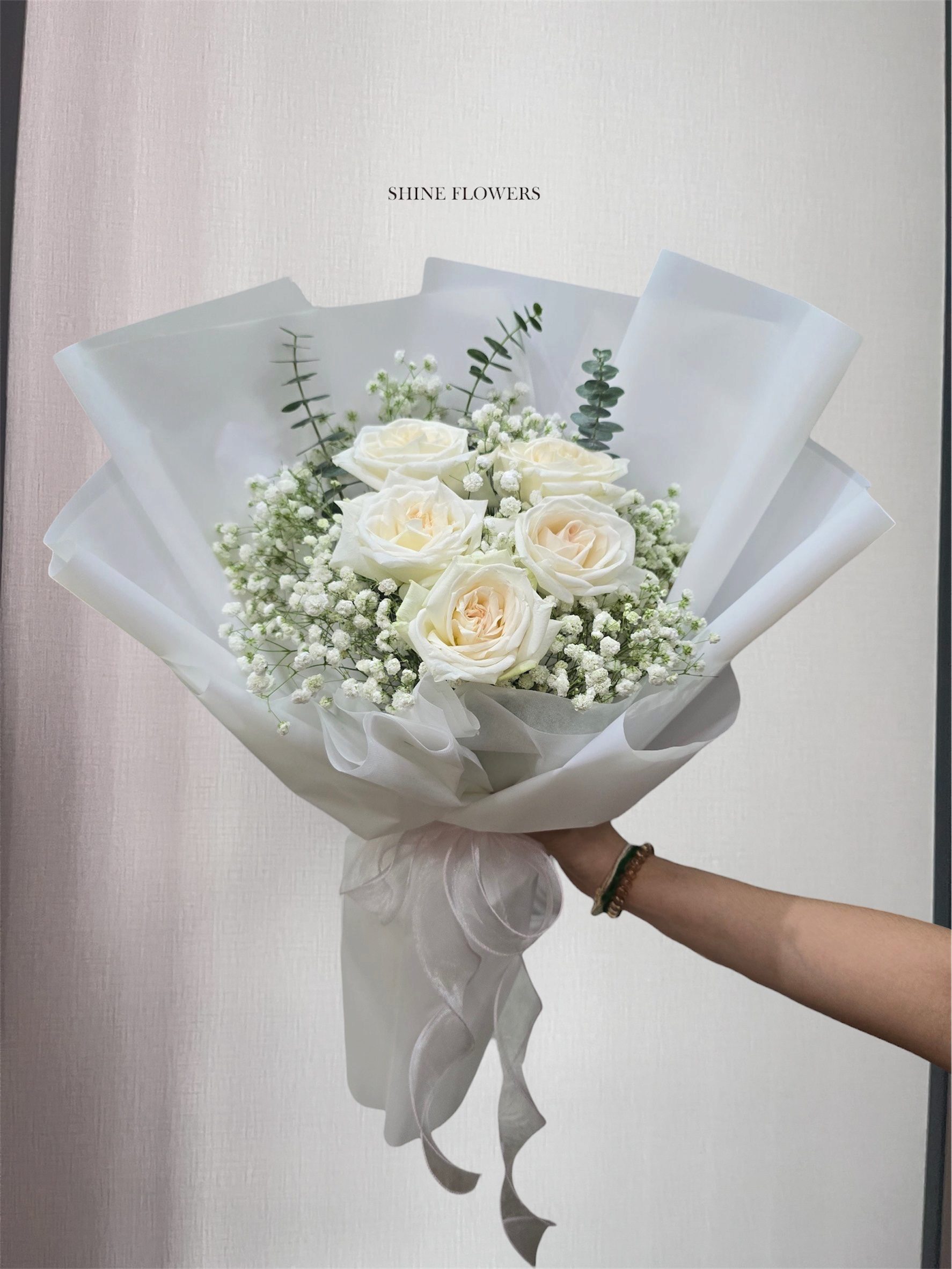 Mini 5 Roses with Baby’s Breath