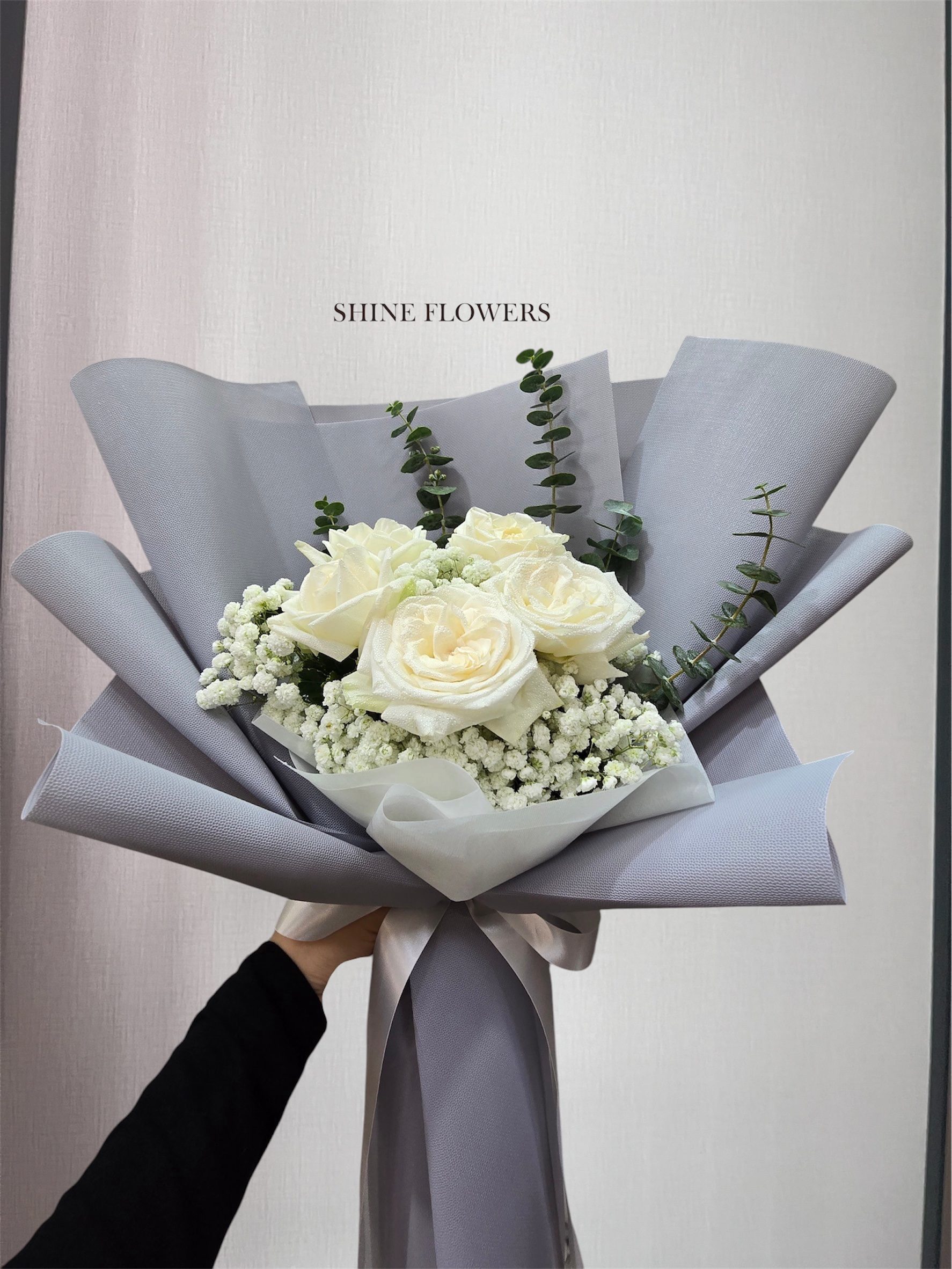 Mini 5 Roses with Baby’s Breath